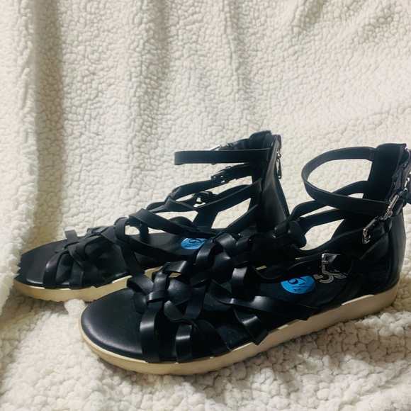 Guess Black Gladiator Sandals - Picture 1 of 3